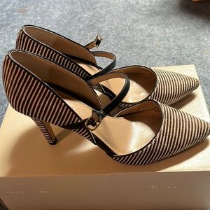 Banana Republic Kenedy Heels. Size 6 1/2.
